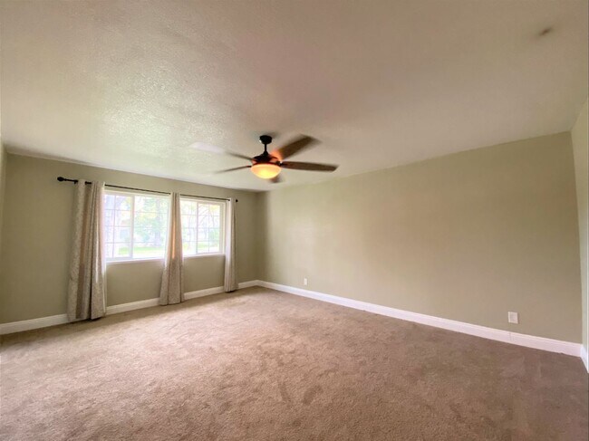 Building Photo - 2943 Wainwright Ave