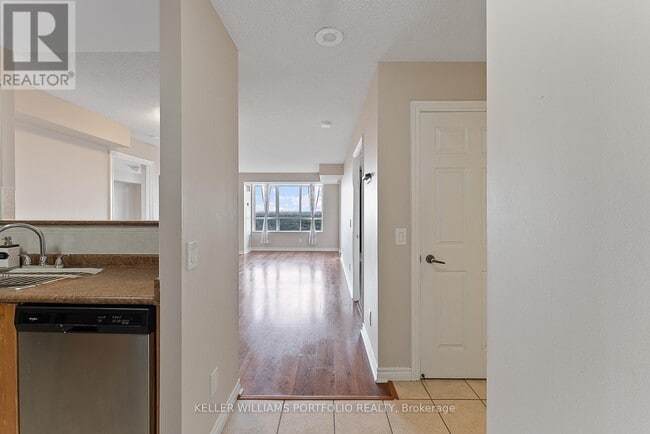 Photo du bâtiment - 700-2700 Humberwood Blvd