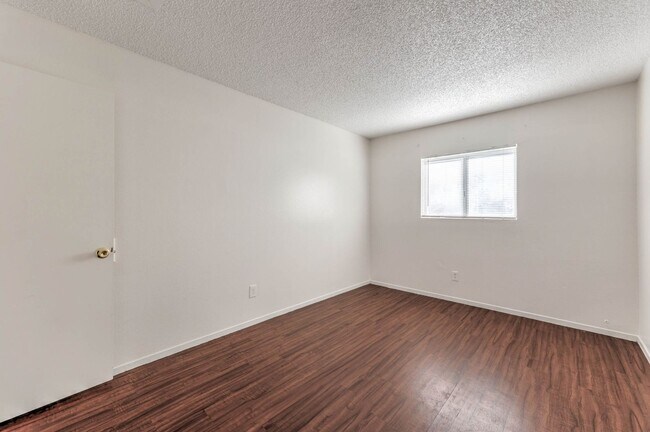 Building Photo - 3109 N Walnut Rd