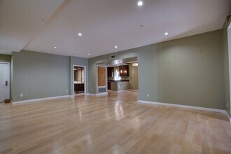 Building Photo - 1529 S Westgate Ave