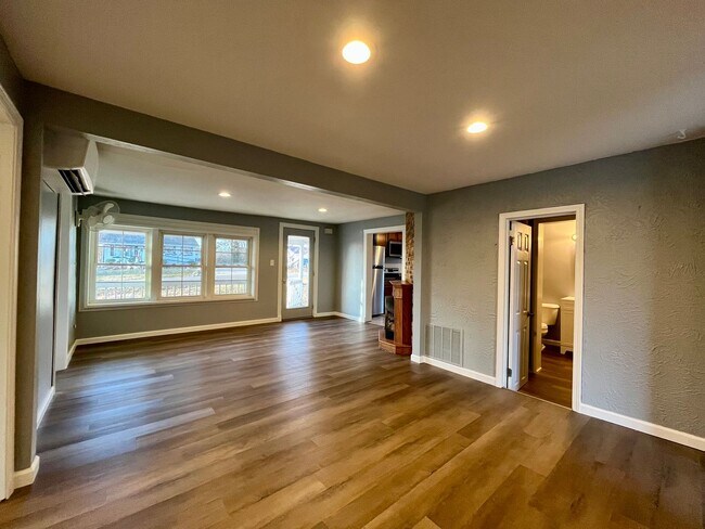 Building Photo - 3 Bed | 1 Bath | House