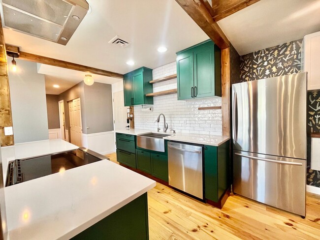 Building Photo - 2 br, 2 bath House - 202 E 3rd Street