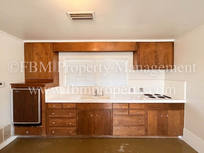 Foto del edificio - 2200 Country Club Rd