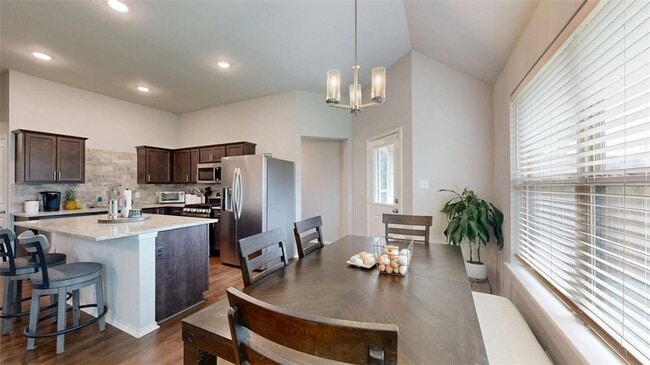 Building Photo - 803 Meadow Brook Dr