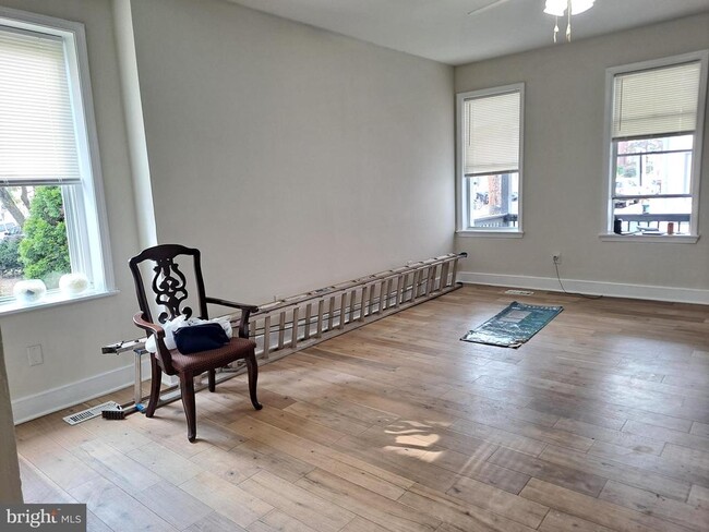 Building Photo - 1100 Green St