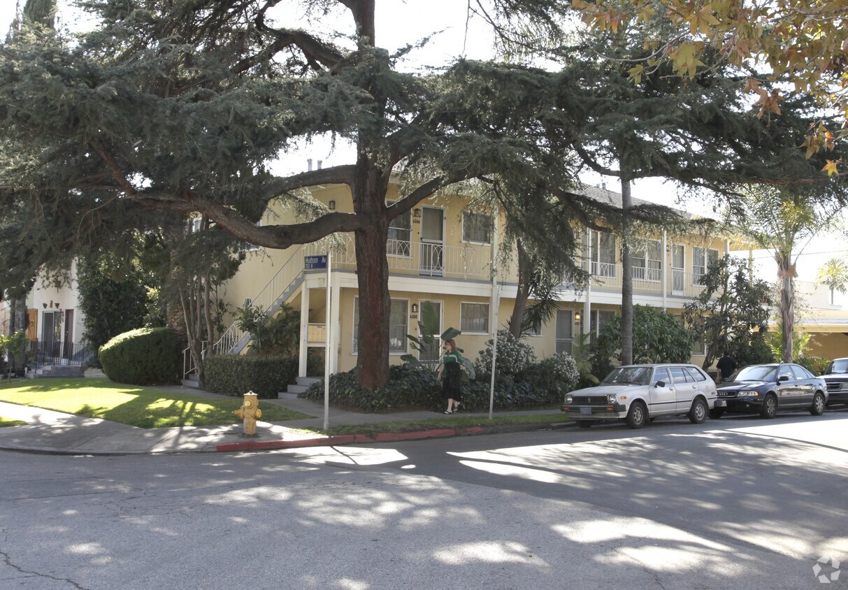 Primary Photo - 6300-6310 Waring Ave