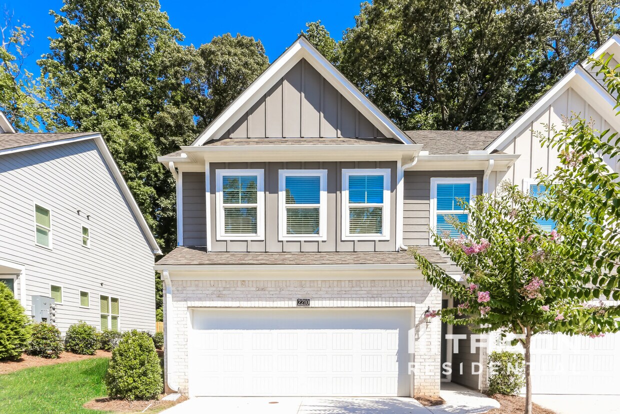 Foto principal - 2210 Rosemary Park Ln