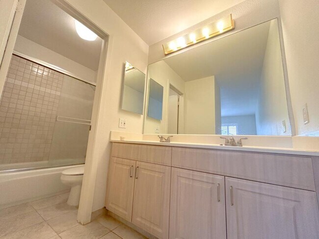 Building Photo - 92-1459 Aliinui Dr #24A
