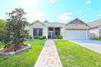 Building Photo - 318 Silverleaf Oak