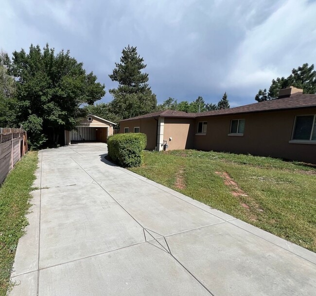 Building Photo - Spacious Lakewood Home