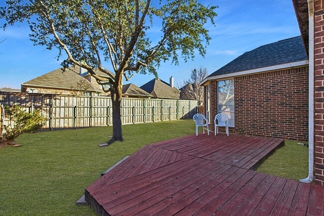 Building Photo - 6015 Laurel Crest Ln