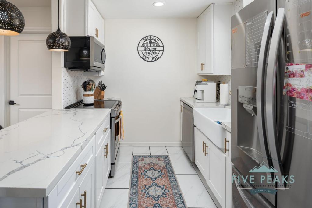 Primary Photo - 3142 Midway Dr, B210