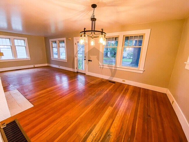Foto del edificio - Cute Bungalow in NE Salem - Available Now