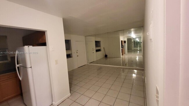 Foto del edificio - 1975 NE 135th St