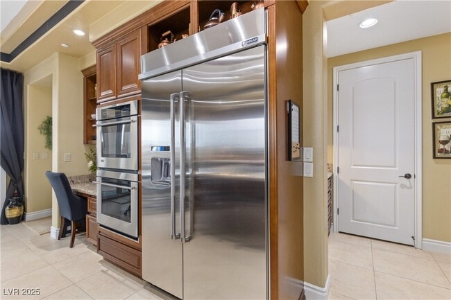 Building Photo - 9145 Tesoras Dr