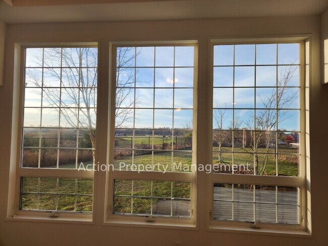 Foto del edificio - 3 bed 2 bath 2 car garage w/ great views in Sequim