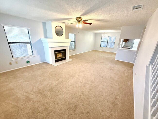 Building Photo - **APPLICATION RECEIVED** **MOVE IN SPECIAL** Two Story 3 Bedroom / 2.5 Bath Home In Schertz, TX!