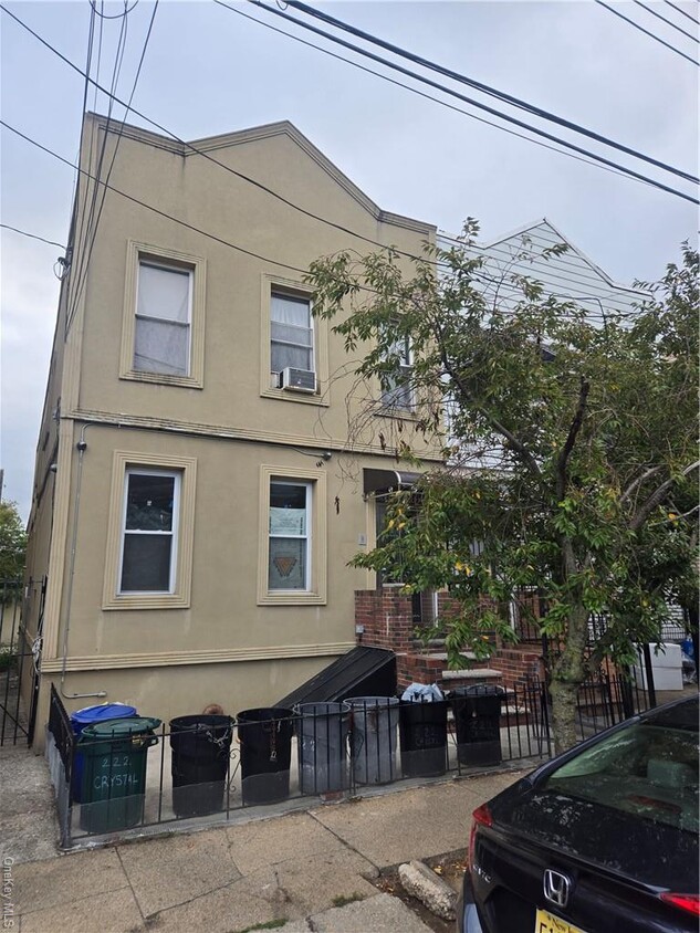 Primary Photo - 222 Crystal St