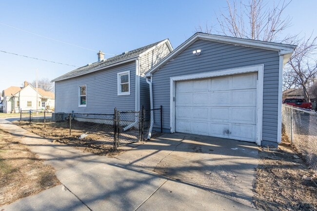Foto del edificio - Adorable 1 Bed 1 Bath House with Detached Garage