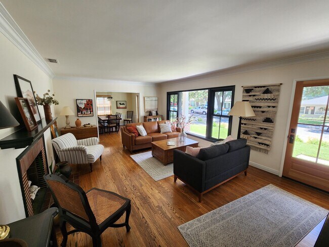 Foto del edificio - 1230 Oak Cir Dr
