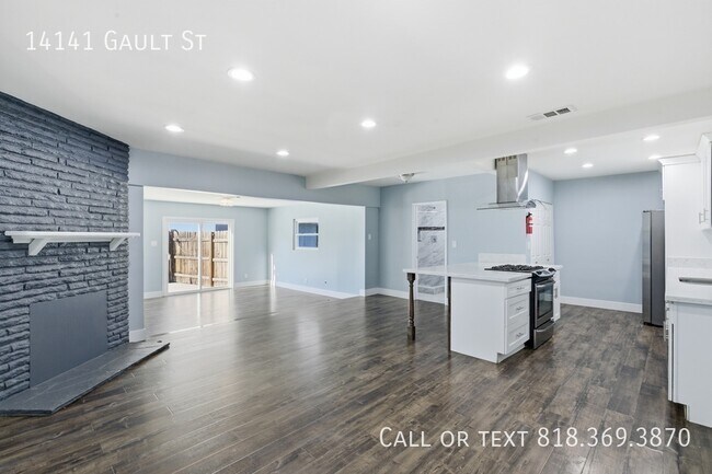 Building Photo - 14141 Gault St