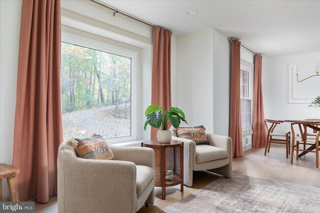 Building Photo - 4386 Lakewood Dr