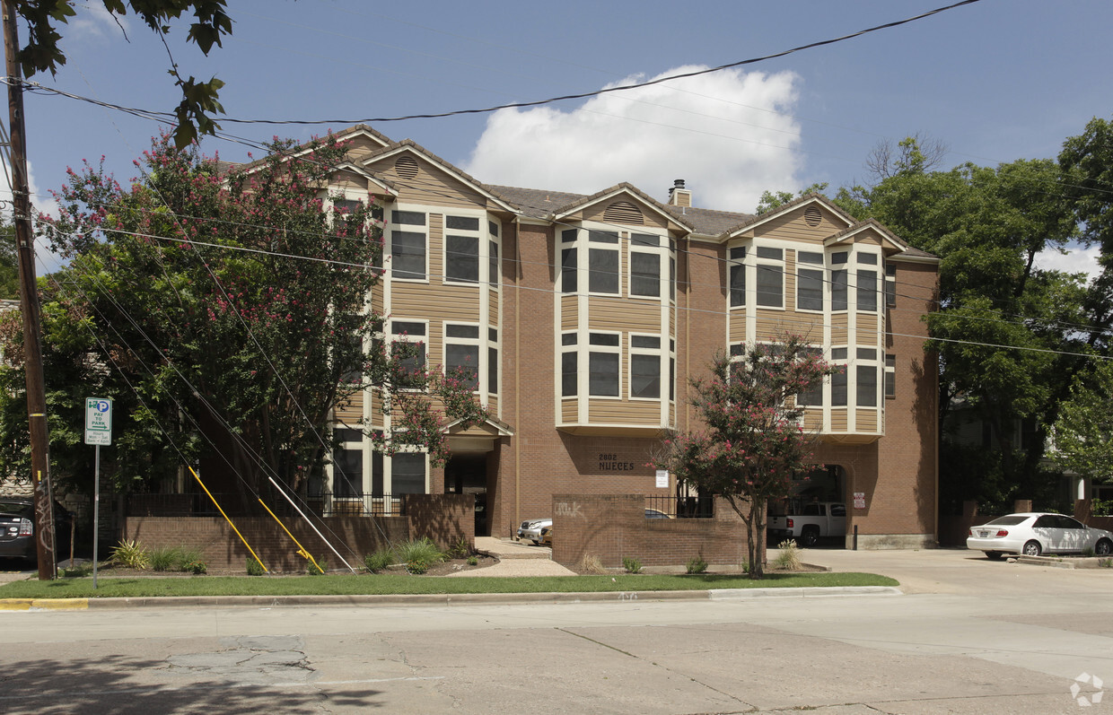 Building Photo - Wedgewood