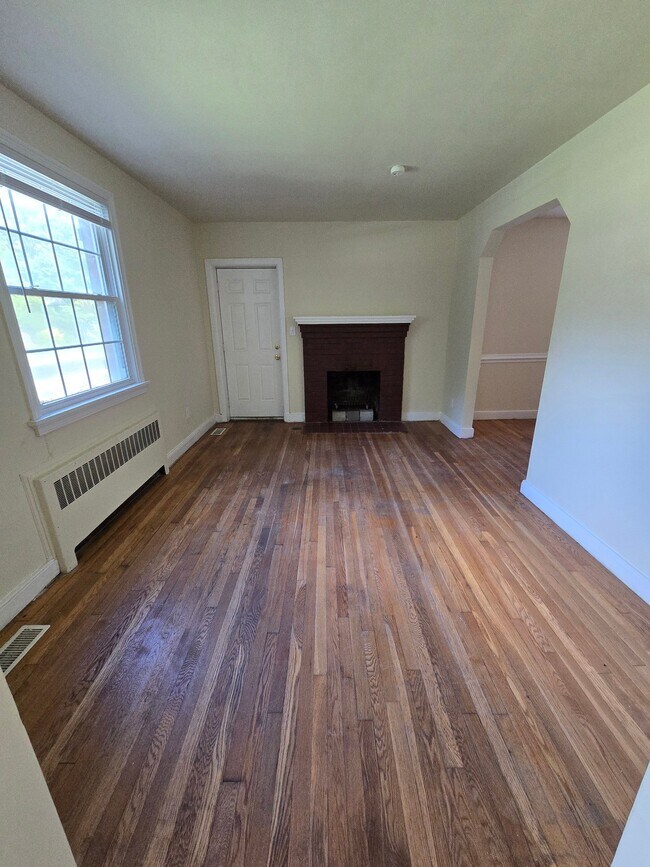 Building Photo - 3523 Chapel Dr