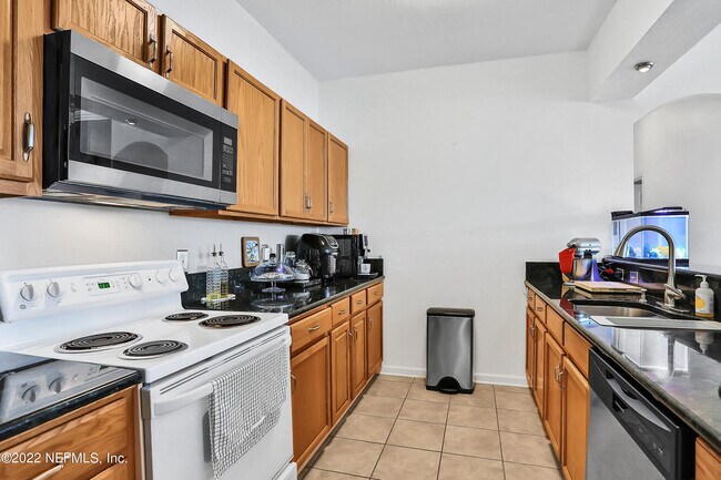 Foto del edificio - 7990 Baymeadows Rd E