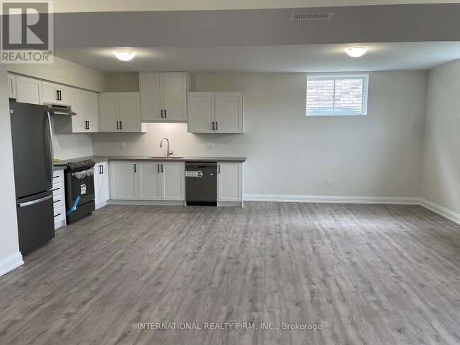 Building Photo - 184 Sanderling Crescent