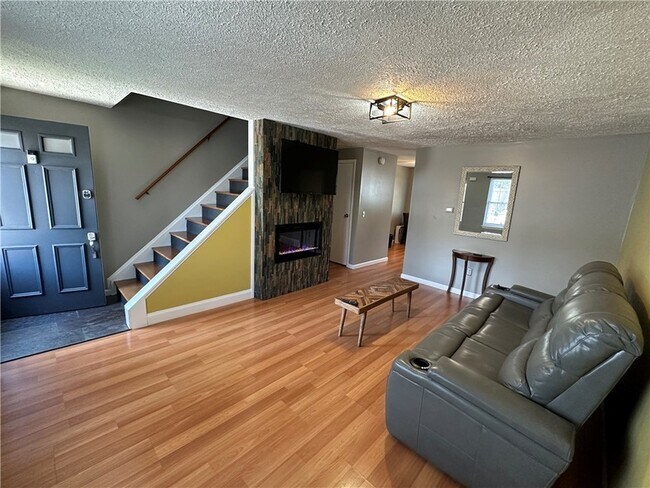 Foto del edificio - 1082 Mt Hope Ave