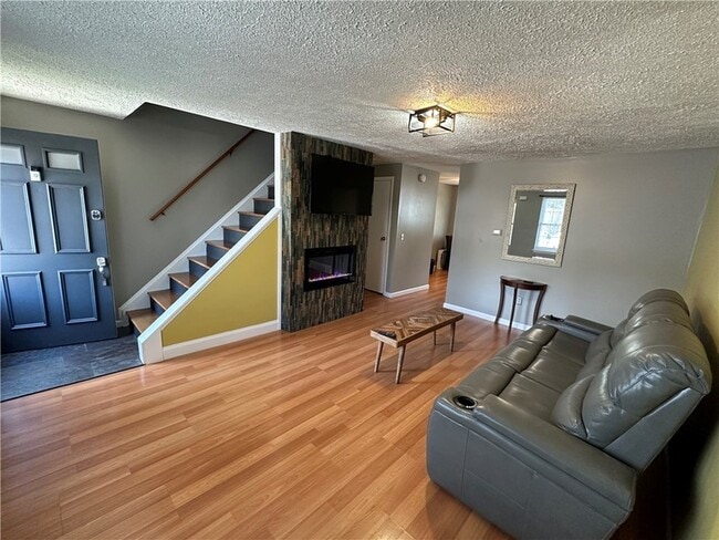 Building Photo - 1082 Mt Hope Ave