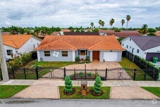 Building Photo - 1626 SW 139th Ave