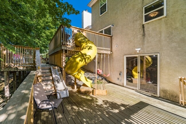 Building Photo - 315 W Hull Dr