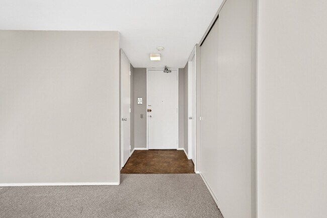 Foto del edificio - 330 W Diversey Pkwy