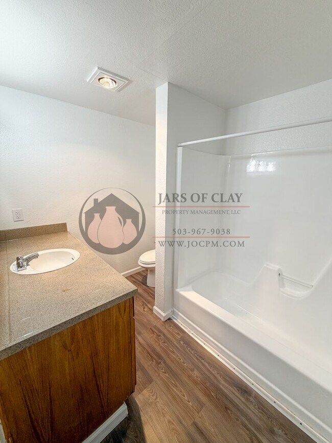 Building Photo - 1/2 Off First Full Month's Rent | 2 Bed/1 Bath in Keizer | Ground Floor | W/D Hookups