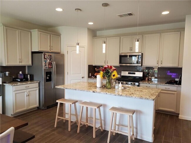 Foto del edificio - 17310 Alturas Ave