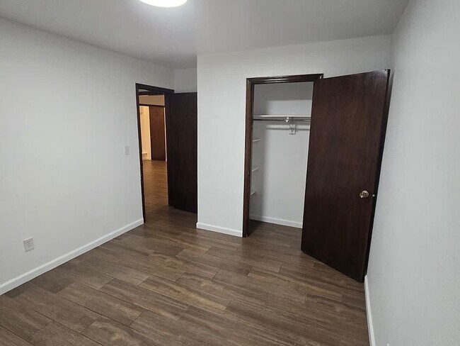 Foto del edificio - 8912 N Markwell Ave