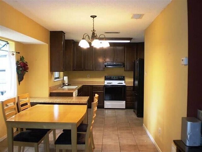 Foto del edificio - 255 Meadowlakes Dr