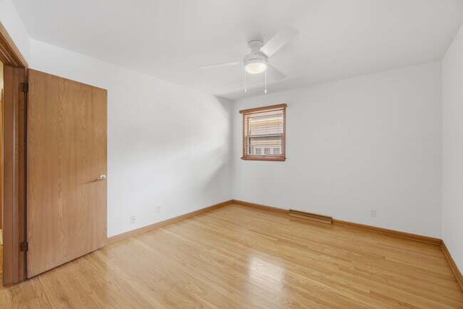 Foto del edificio - 6824 W Wells St
