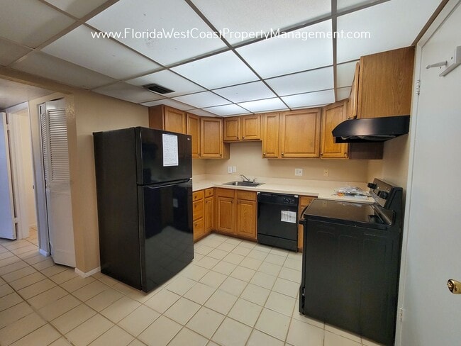 Building Photo - 3 BED/ 2.5 BATH CONDO-TOWNHOME- Fairway Oa...