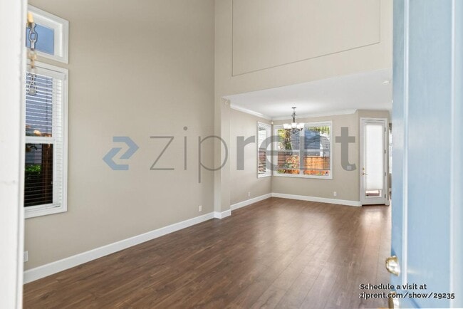 Building Photo - Unit