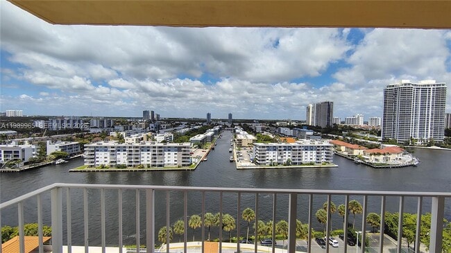 Foto del edificio - 290 174th St