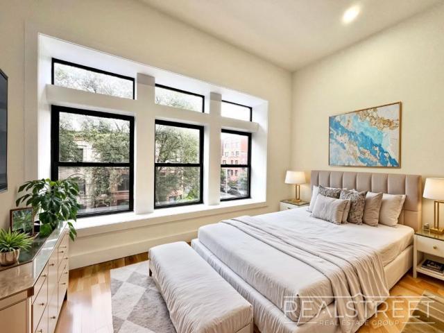 Building Photo - 3 bedroom in BROOKLYN NY 11216