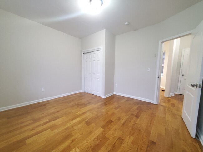 25 Sherman Ave 33 - 24 Sherman Ave