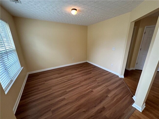 Building Photo - 663 Roxholly Walk NE