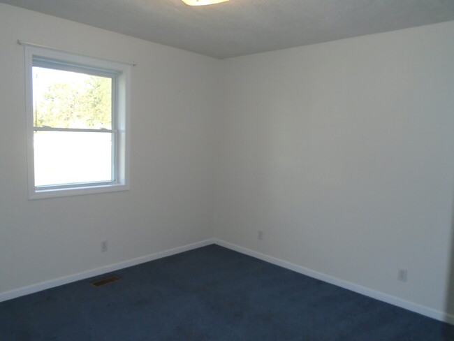 Building Photo - 405 9th St Cir