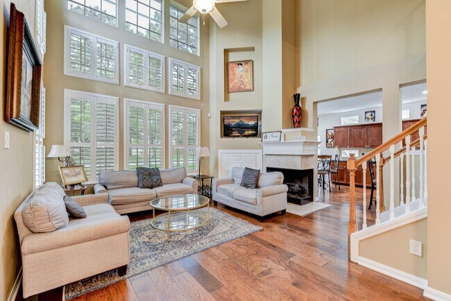 Building Photo - 10222 Thornleaf Ln