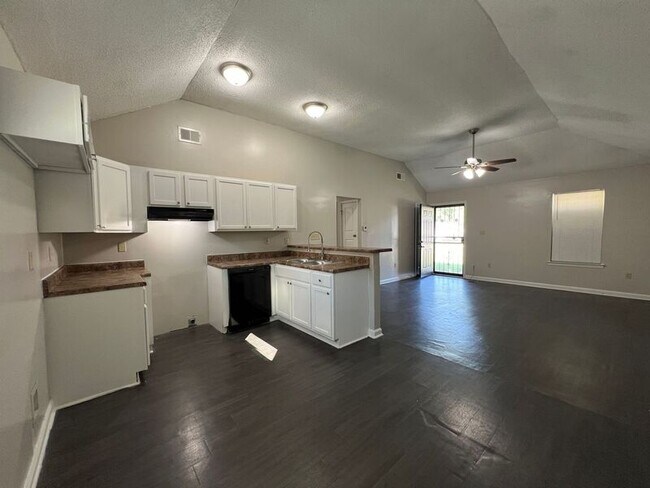 Building Photo - 3579 Russelwood Dr