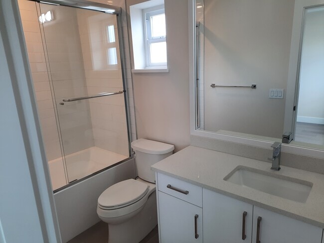 Photo du bâtiment - 381 57th Av E